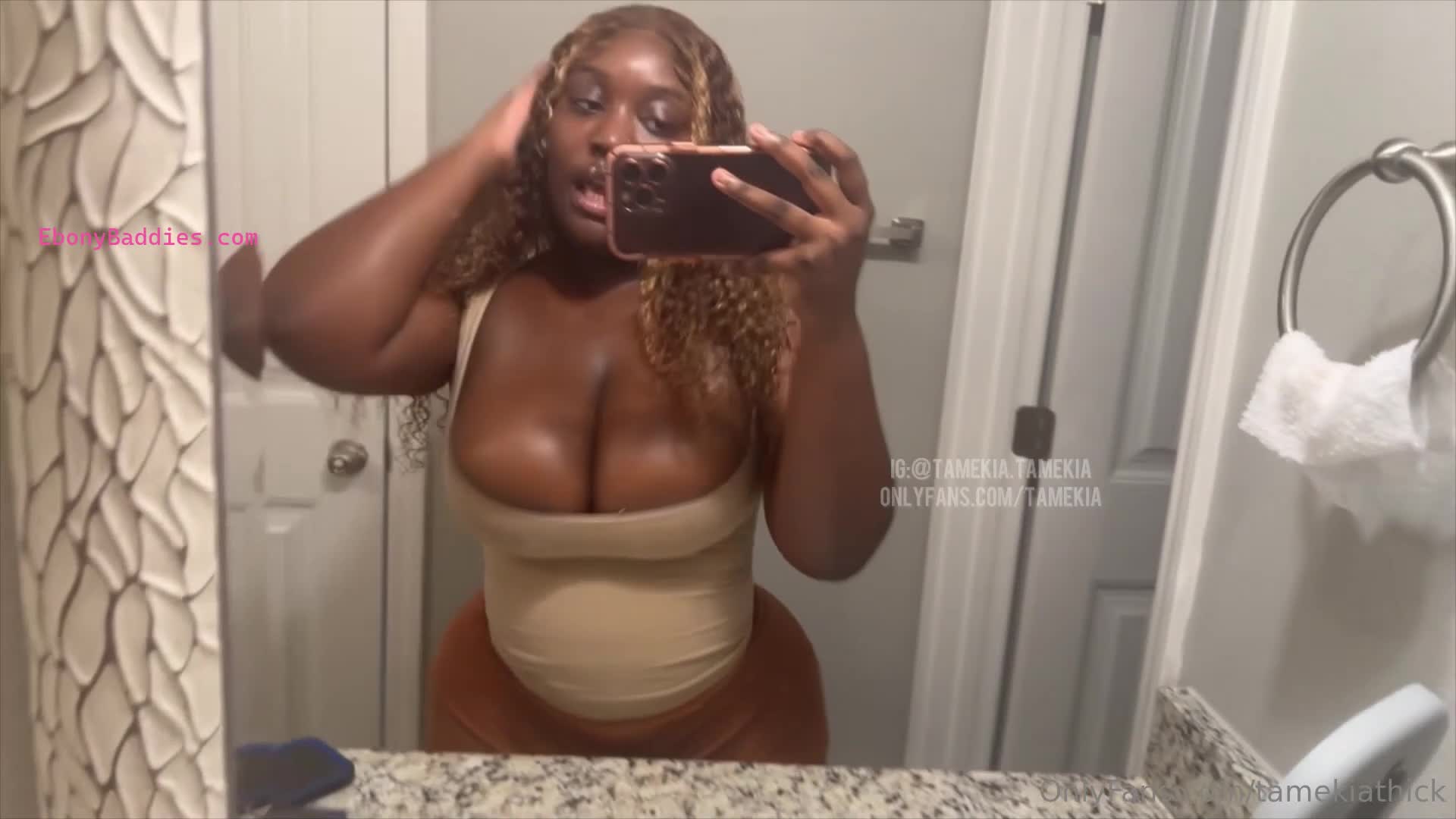 tamekiathick big booty darkskin baddie 5