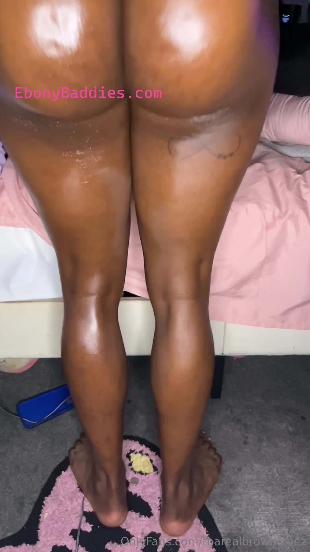 tharealbrownieeez dark chocolate pretty pussy play 6