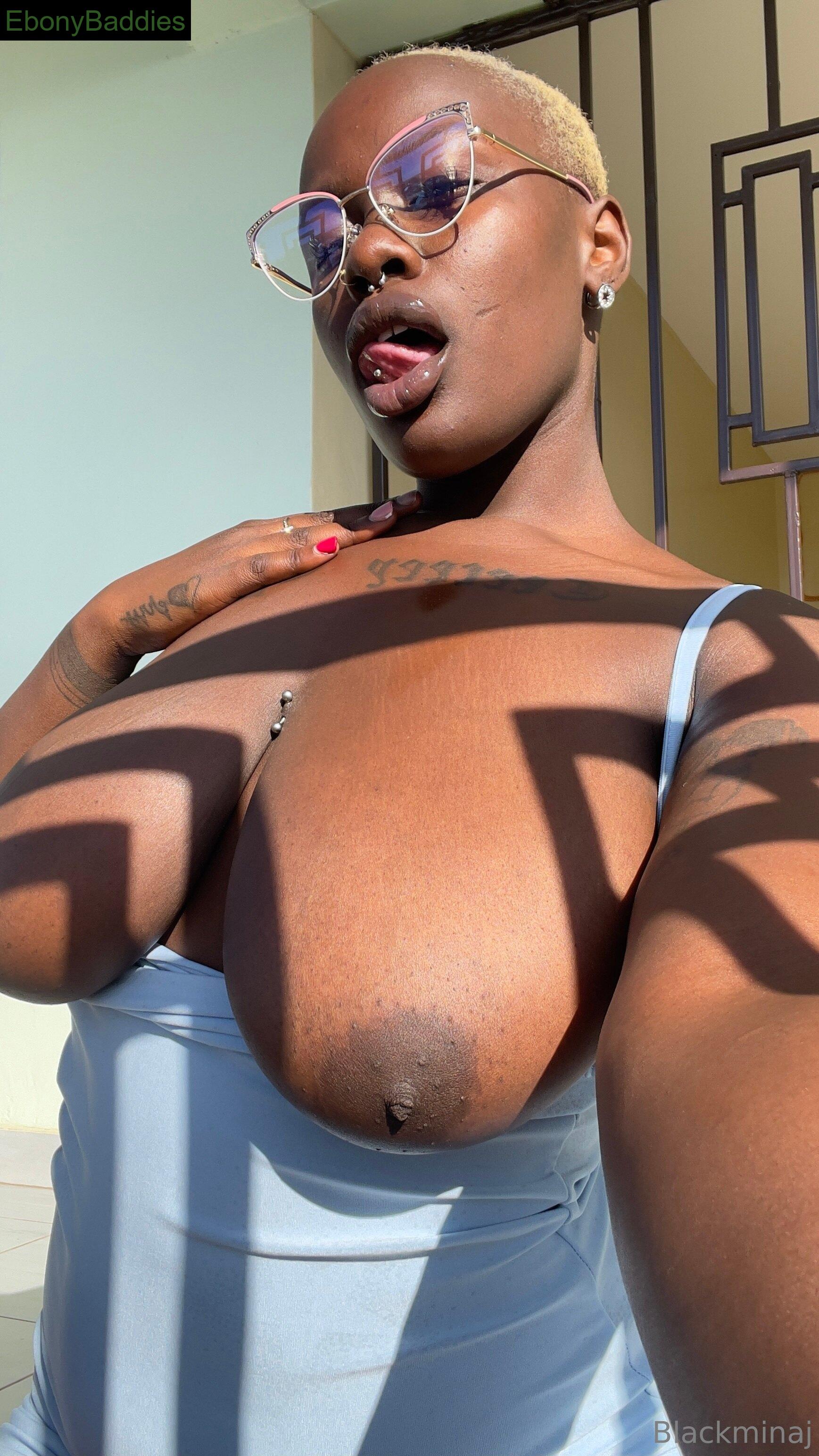 black-minaj ebony photo 1