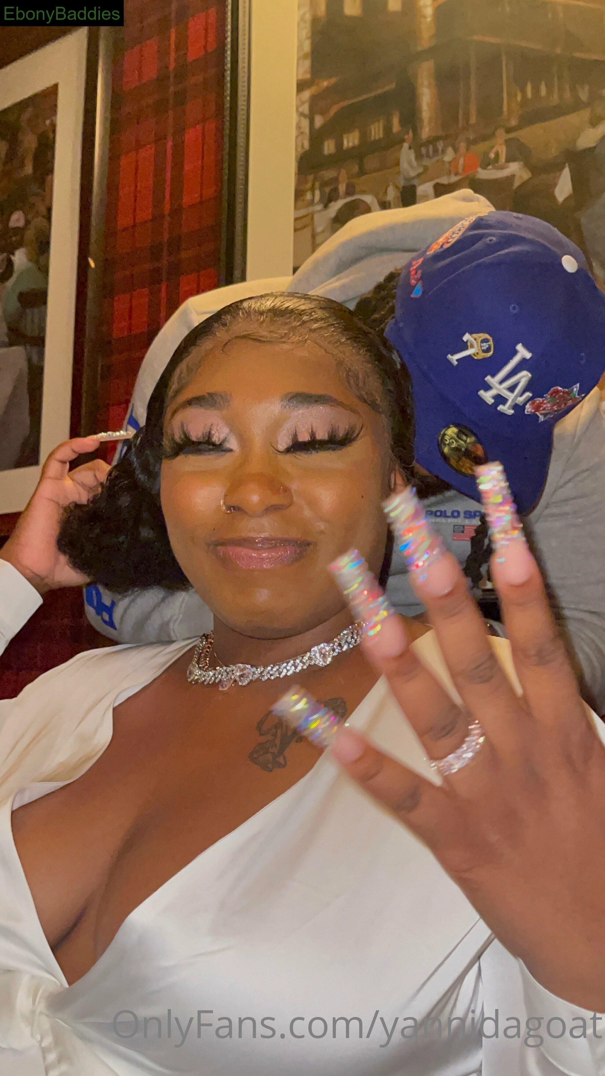 yannidagoat ebony photo 3