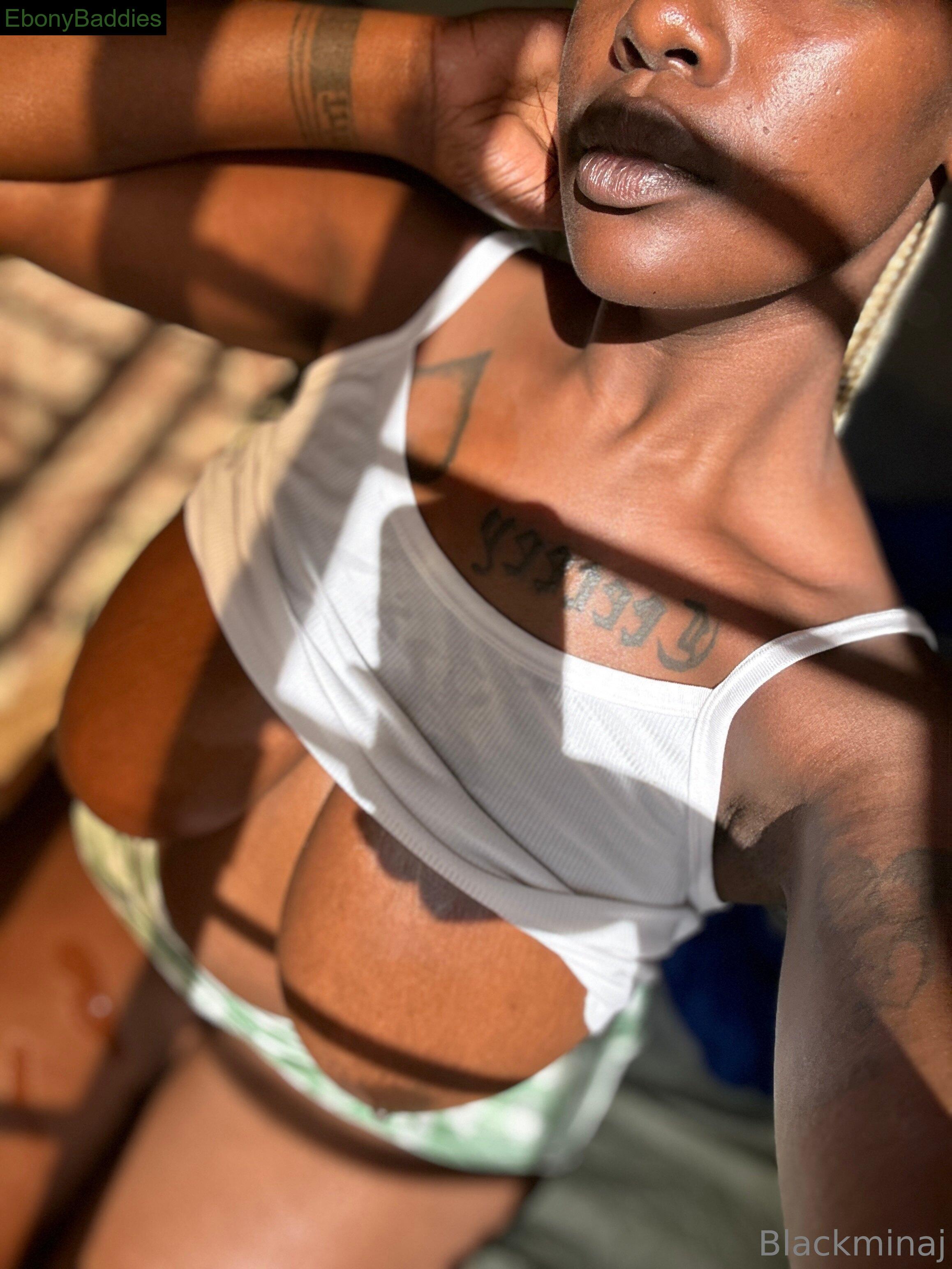 black-minaj ebony photo 18