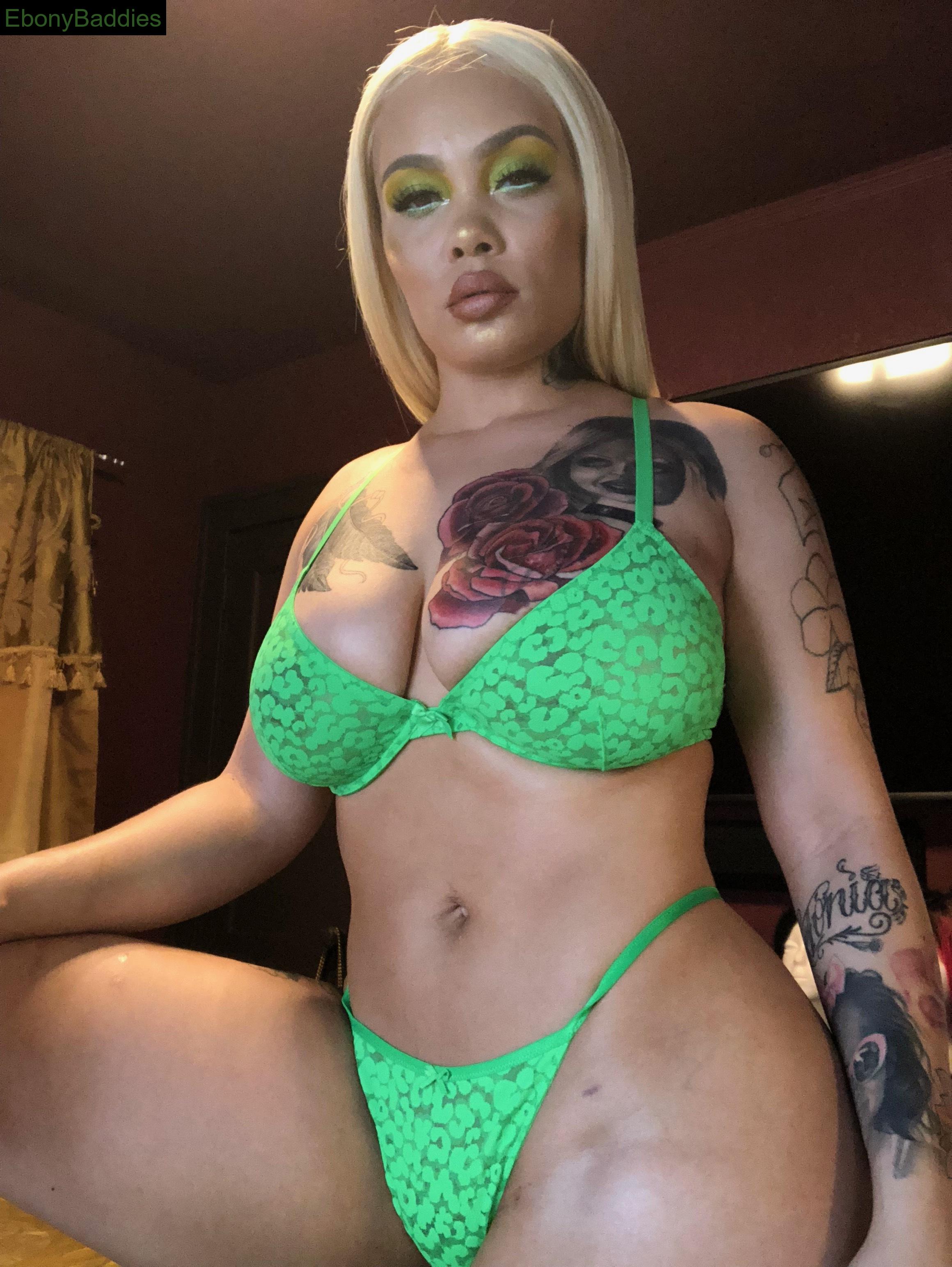 iamsaragold ebony photo 9