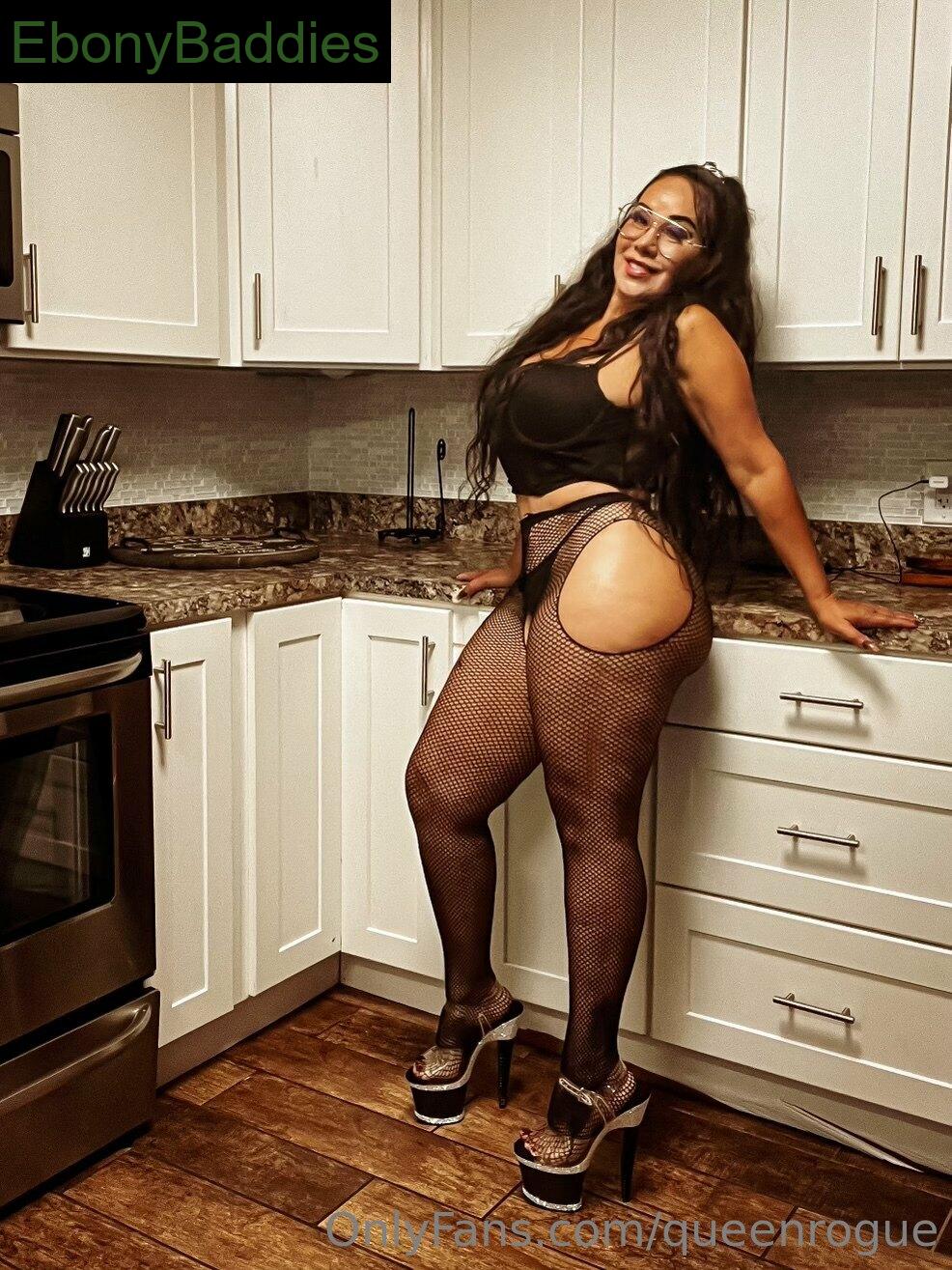 queenrogue ebony photo 1